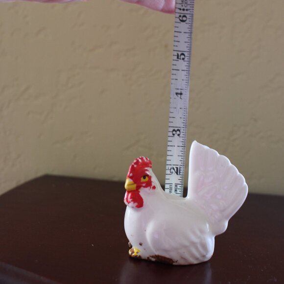 Vintage White Porcelain Hen and Rooster Salt & Pepper Shakers - Picture 11 of 14